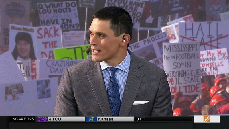 Illustration for article titled Tits Out For The Tide: Your College GameDay Sign Roundup